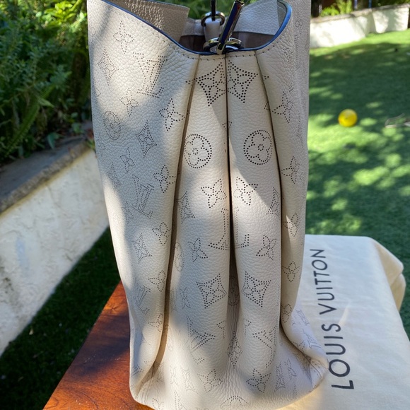 LV Ivoire Monogram Mahina Leather Babylone GM - Picture 9 of 13